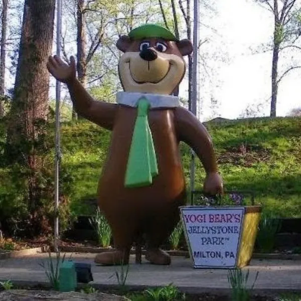 yogi-at-shangri-la-milton-xtfmk