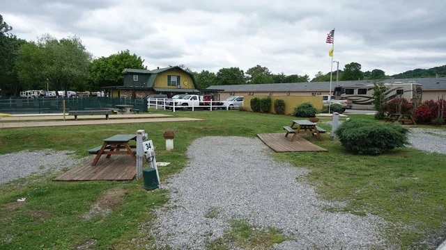 nashville-yogi-bear-jellystone-camp-resort-nashville-ksgqw