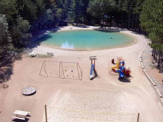 flanagans-pearl-lake-campsite-inc-red-granite-rxyv8