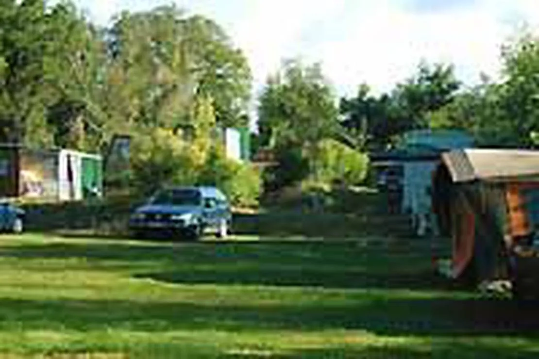 camping-aire-naturelle-le-trefle-a-4-feuilles-commequiers-0oamo