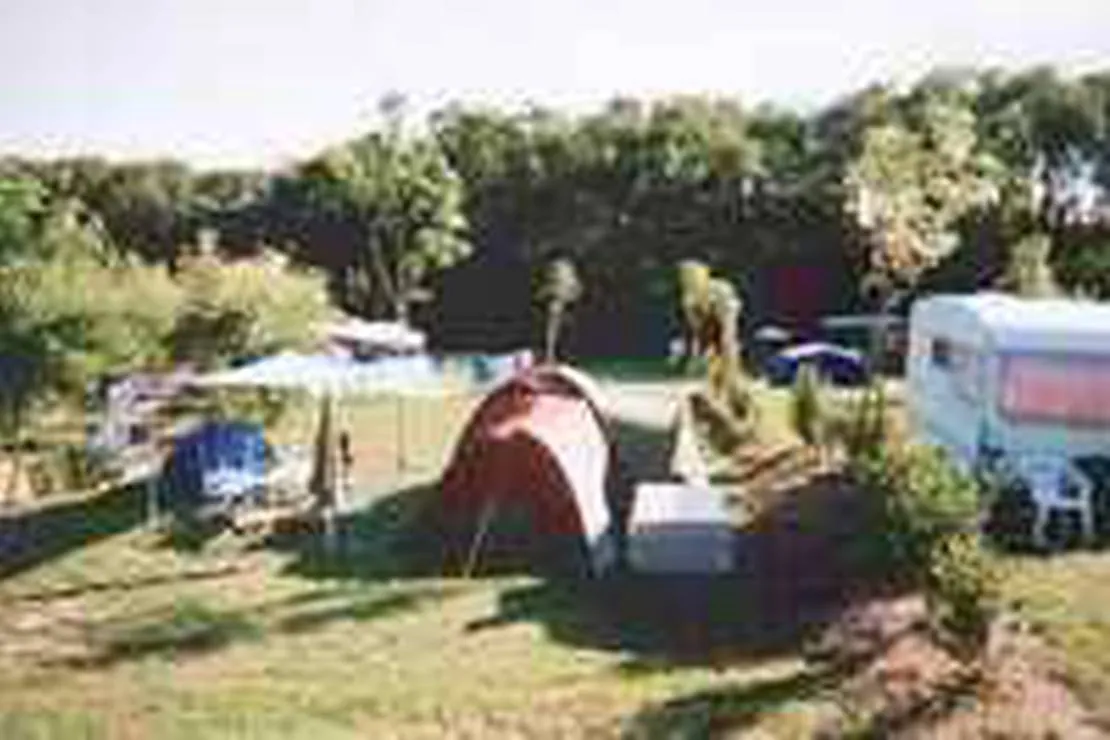 camping-aire-naturelle-le-trefle-a-4-feuilles-commequiers-jbjrg