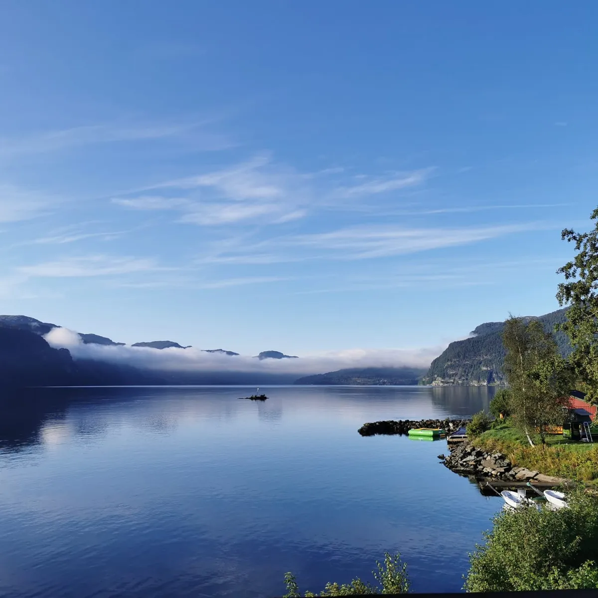 sauda-fjord-camping-saudasjoen-norway-z8w5c