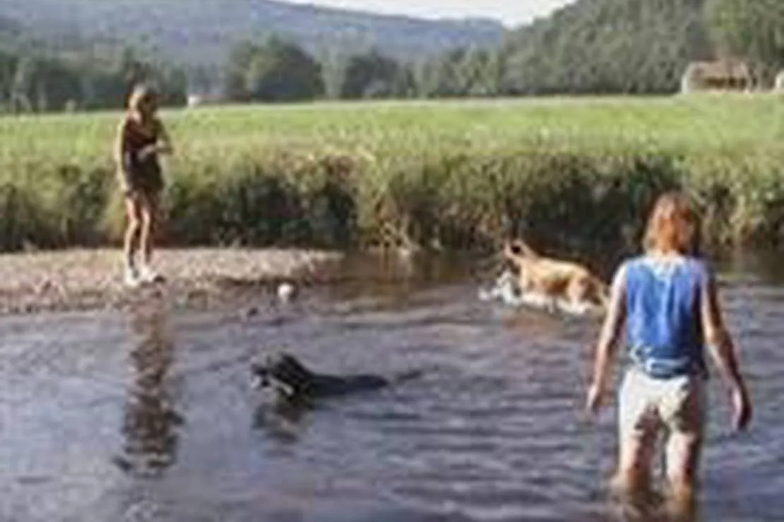 camping-a-la-ferme-la-tourelle-colombotte-aumgz