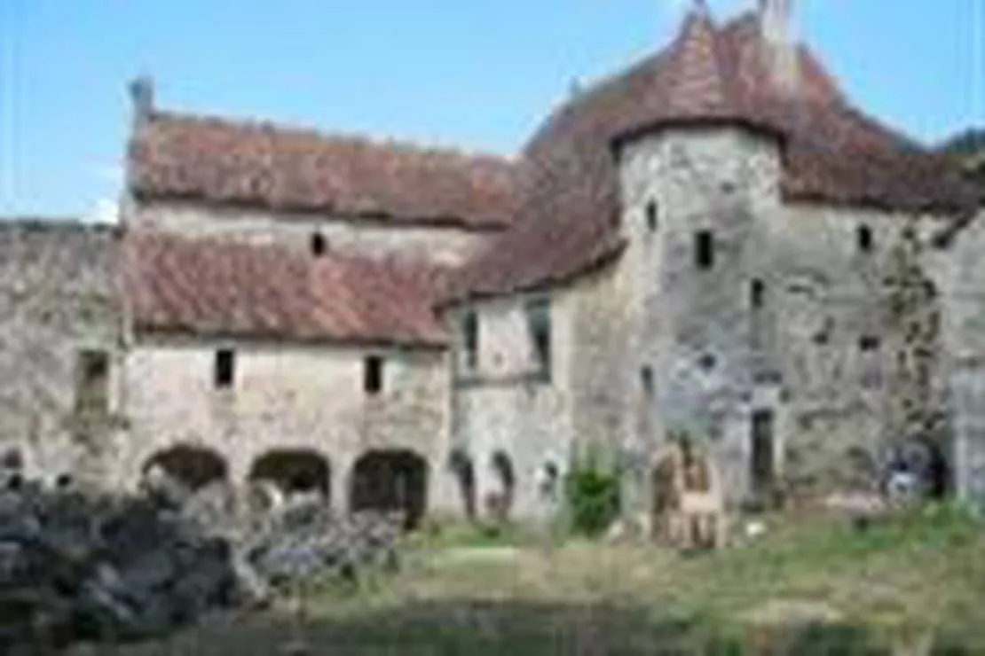 camping-a-la-ferme-la-tourelle-colombotte-rmch3