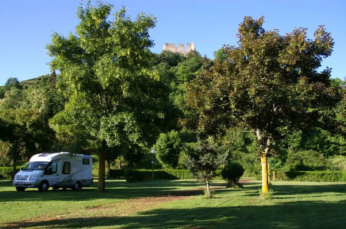au-bord-de-leau-goudet-haute-loire-zzuk6