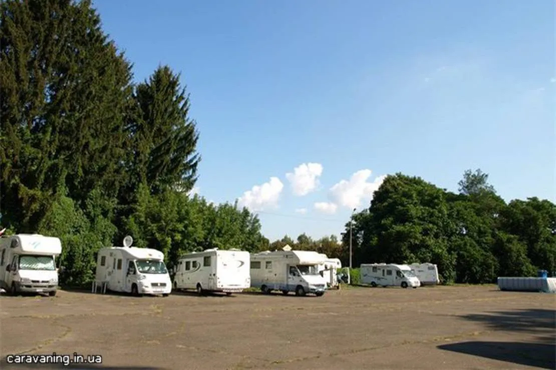 camping-1-kyiv-holosiivskyi-district-vq7tt