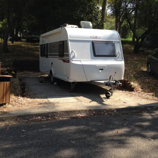 lisboa-camping-bungalows-monsanto-0yegn