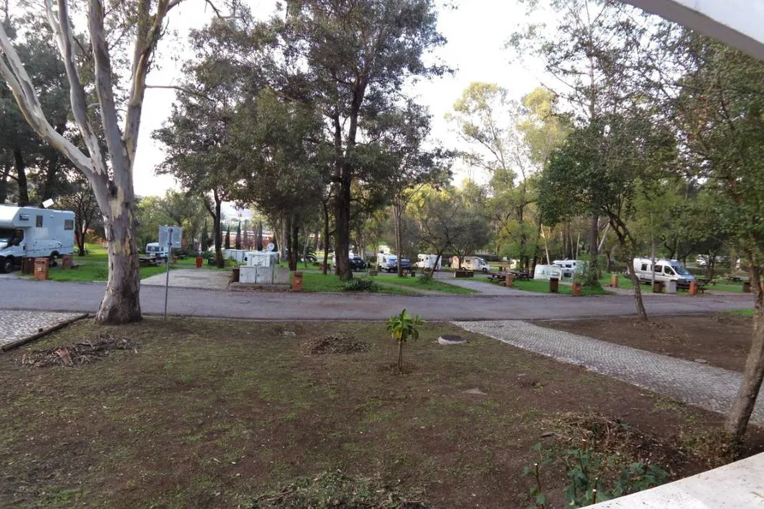 lisboa-camping-bungalows-monsanto-xvwjk