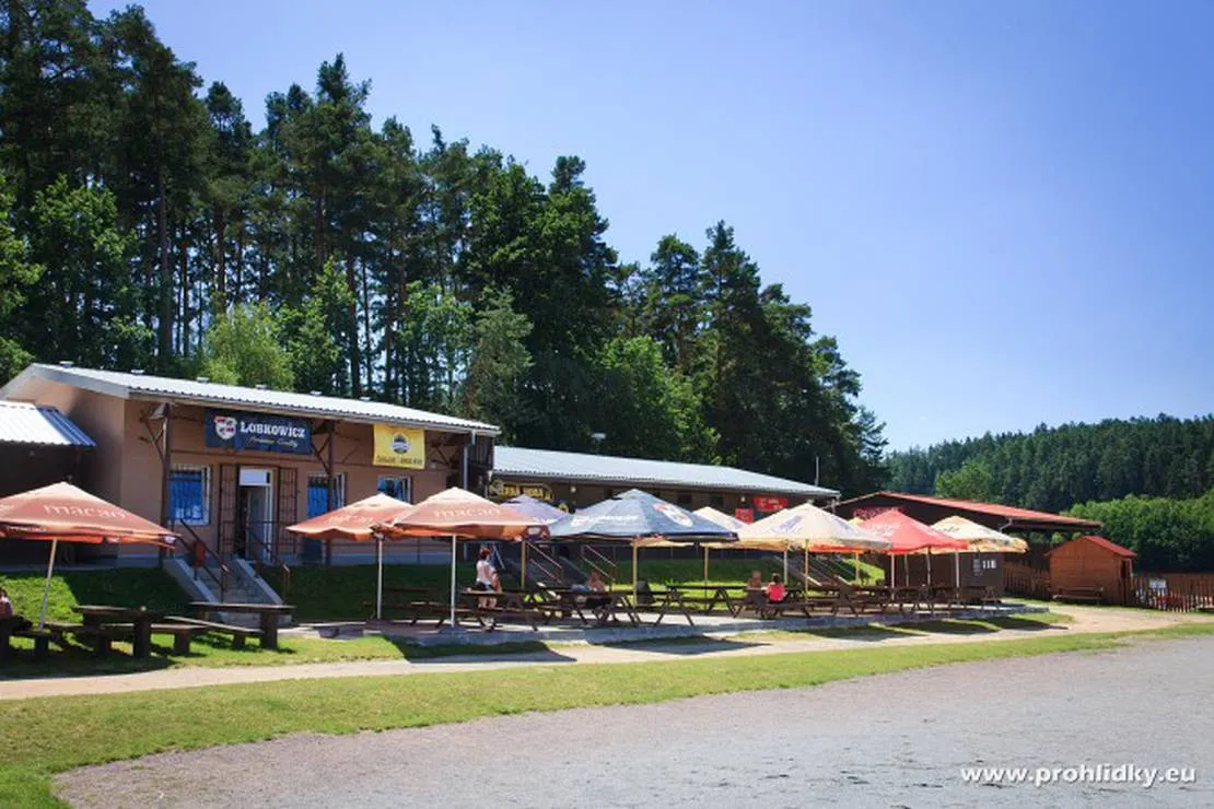 autokemp-wilsonka-na-dalesicke-prehrade-hartvikovice-l4ktd