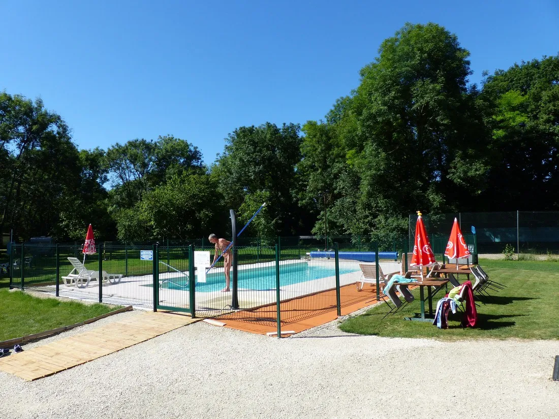 club-naturiste-du-soleil-de-troyes-verrieres-ws42d