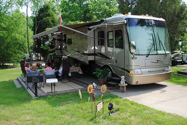 lake-rudolph-campground-rv-resort-santa-claus-vbxzw