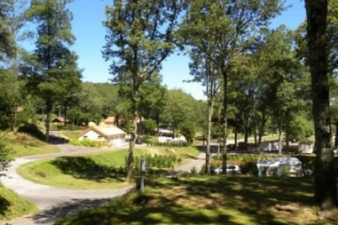 camping-de-la-meteorite-rochechouart-eoqbc