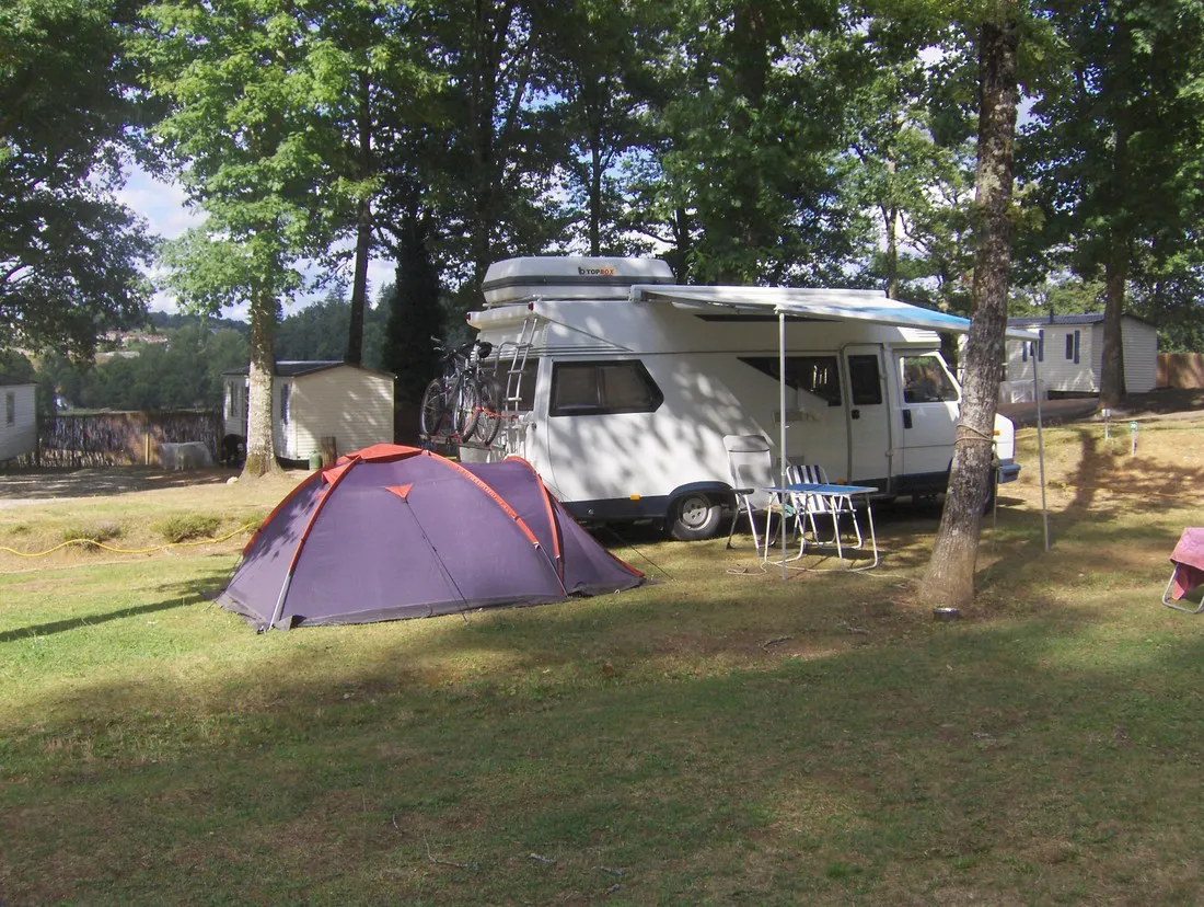 camping-de-la-meteorite-rochechouart-qc9tw
