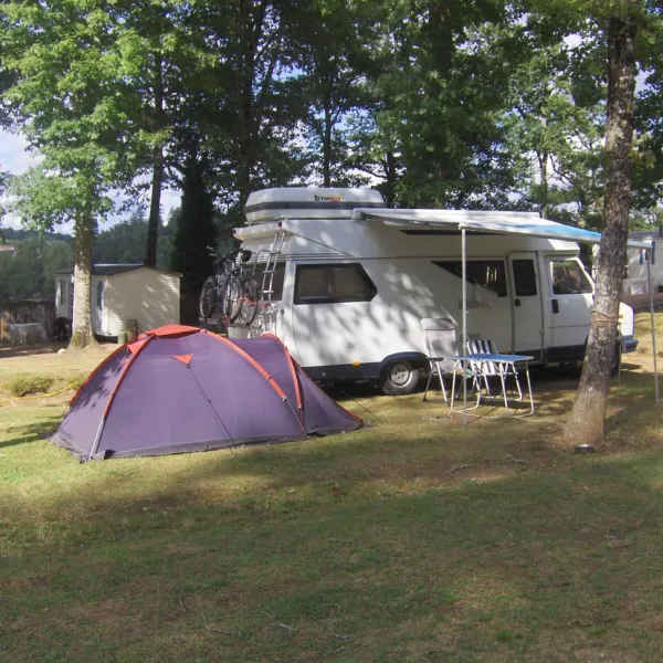 camping-de-la-meteorite-rochechouart-qc9tw