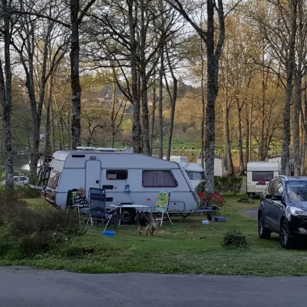 camping-de-la-meteorite-rochechouart-qyarv