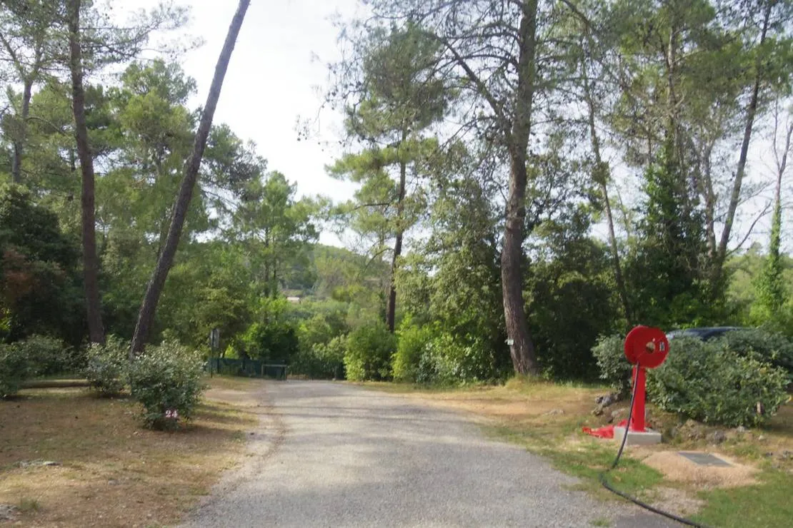camping-municipal-les-pouverels-cotignac-k86nh