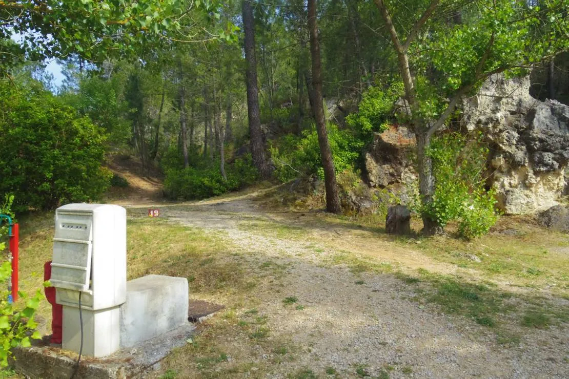 camping-municipal-les-pouverels-cotignac-qdsdx