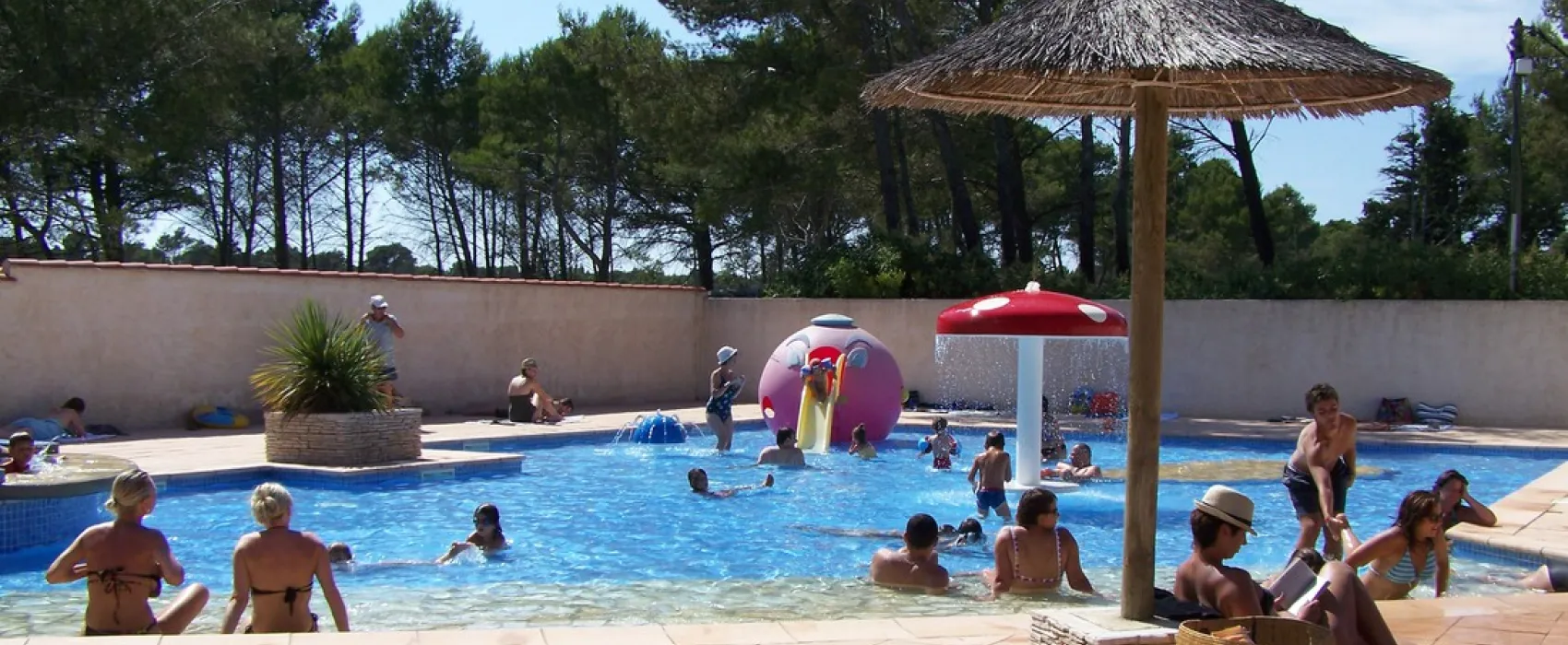 Les Grands Pins