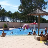 Les Grands Pins