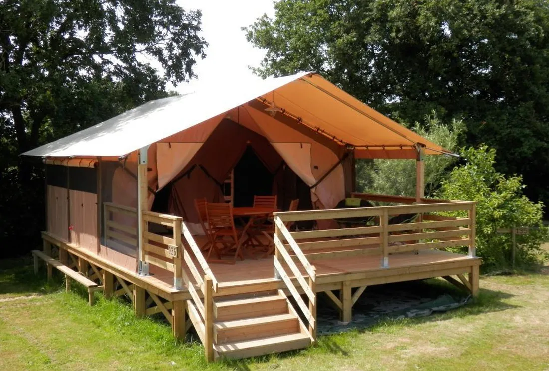 flower-camping-du-lac-de-la-chausseliere-la-guyonniere-sy3g0