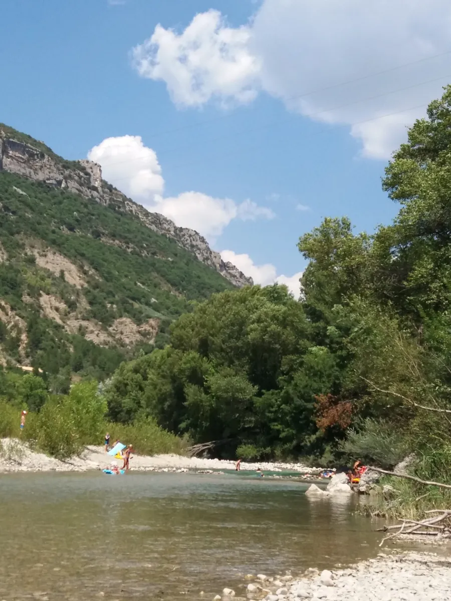 la-vallee-bleue-sahune-0rgxz