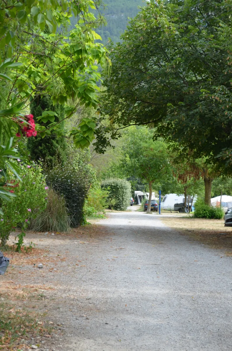 la-vallee-bleue-sahune-bfqly