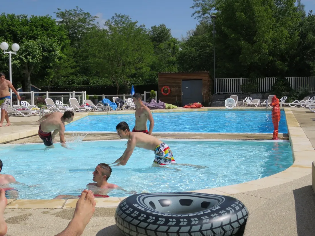 la-digue-chauzon-ardeche-j54rn