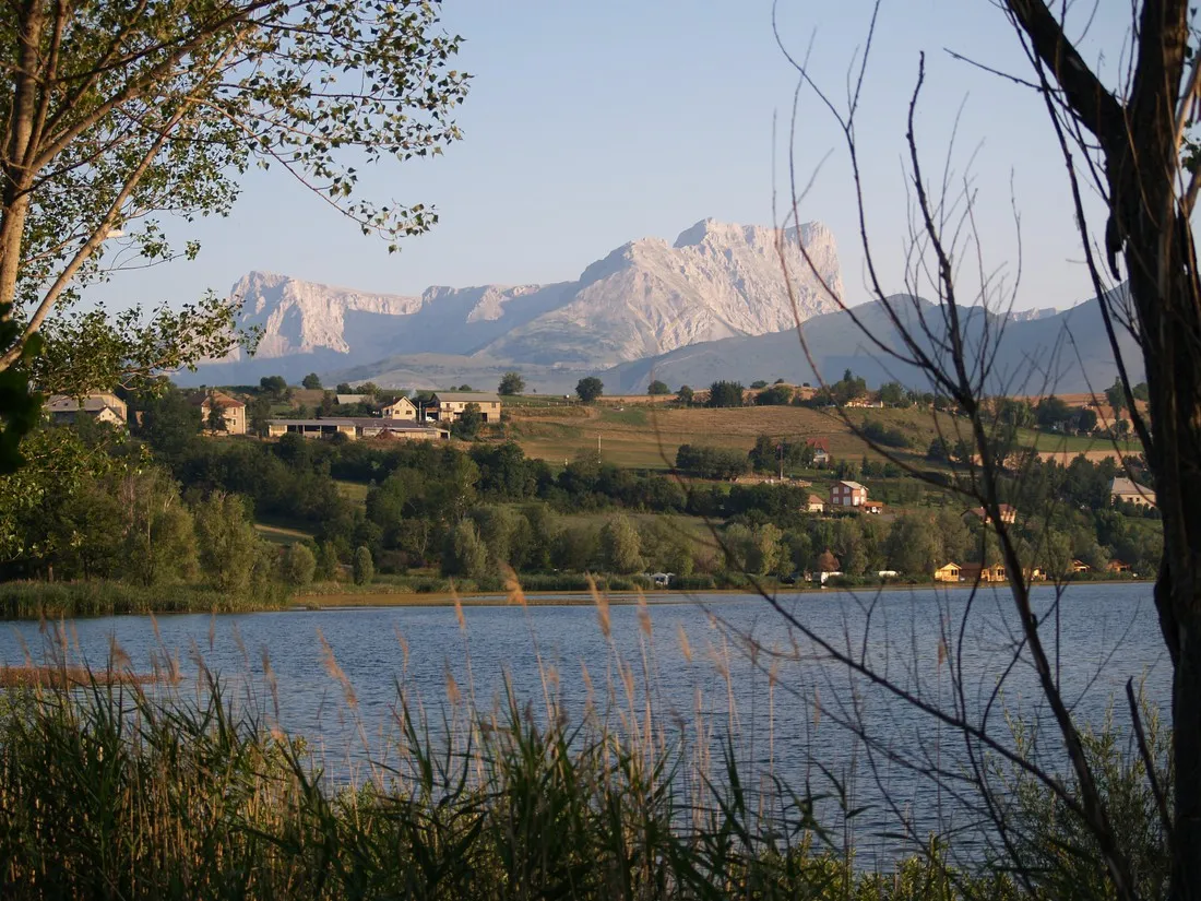 la-motte-flottante-la-freissinouse-n9ly3
