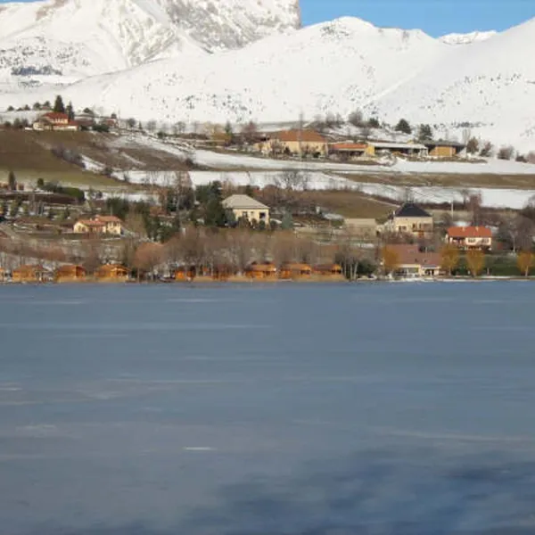 la-motte-flottante-la-freissinouse-ok8rj
