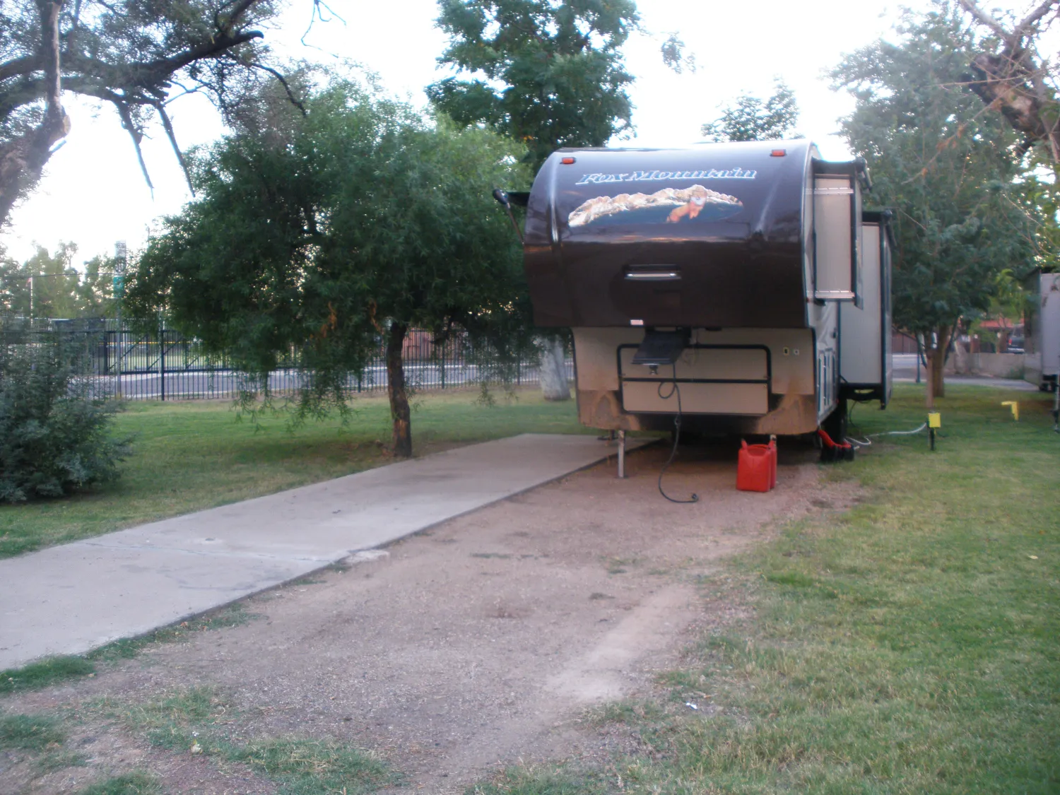 covered-wagon-rv-park-phoenix-12u6q
