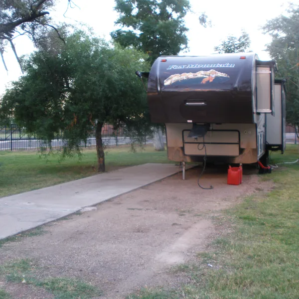 covered-wagon-rv-park-phoenix-12u6q