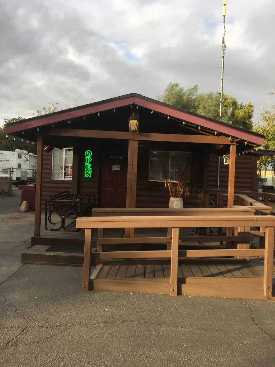 covered-wagon-rv-park-phoenix-2zix9