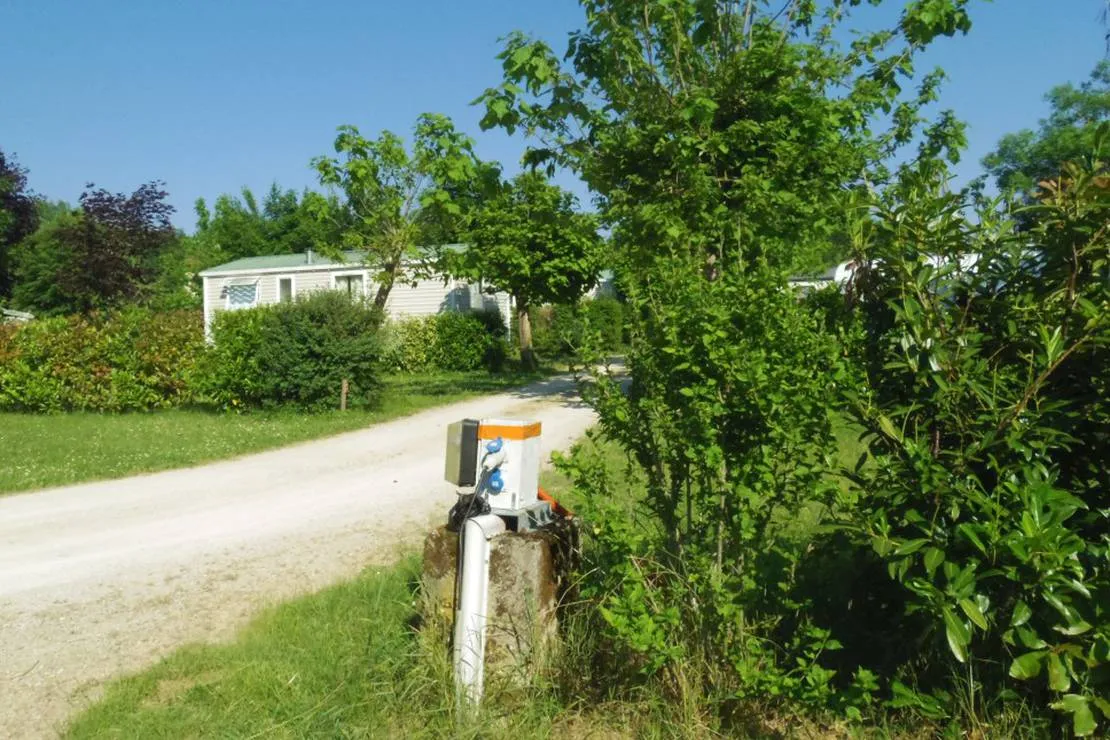 camping-domaine-beausejour-la-balme-les-grottes-clihc