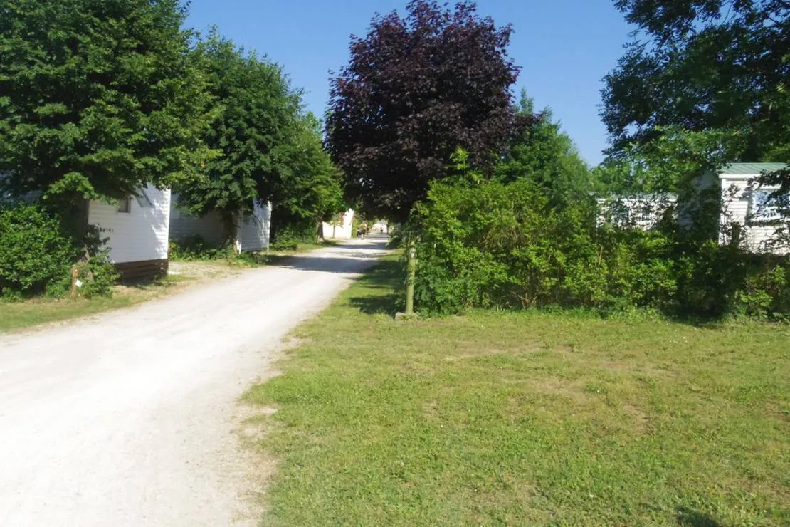 camping-domaine-beausejour-la-balme-les-grottes-gkhii
