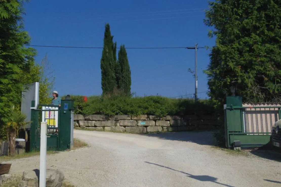 camping-domaine-beausejour-la-balme-les-grottes-nrpwh