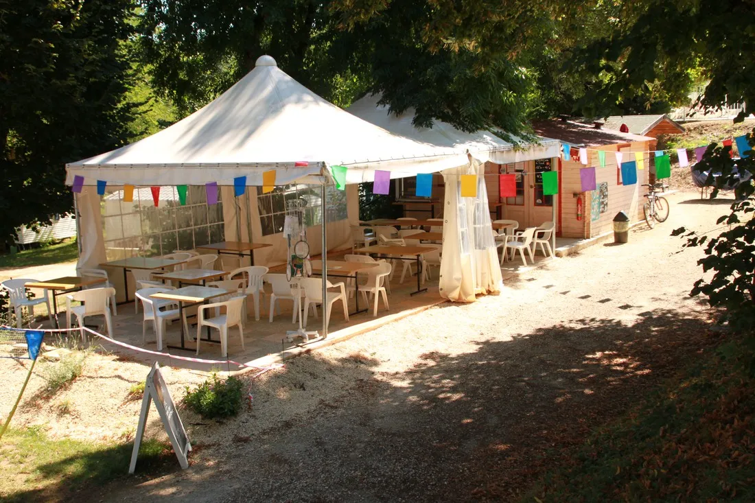 les-jardins-de-labbaye-le-buisson-de-cadouin-dordogne-lbzwf