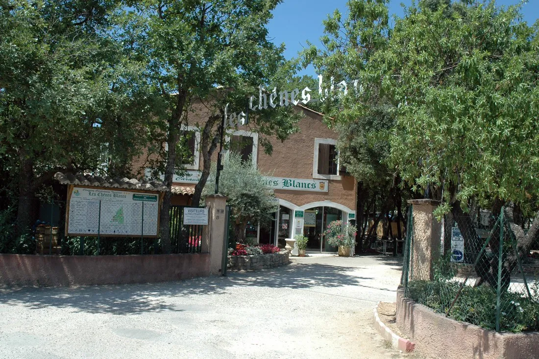 domaine-des-chenes-blancs-st-saturnin-les-apt-osn4c