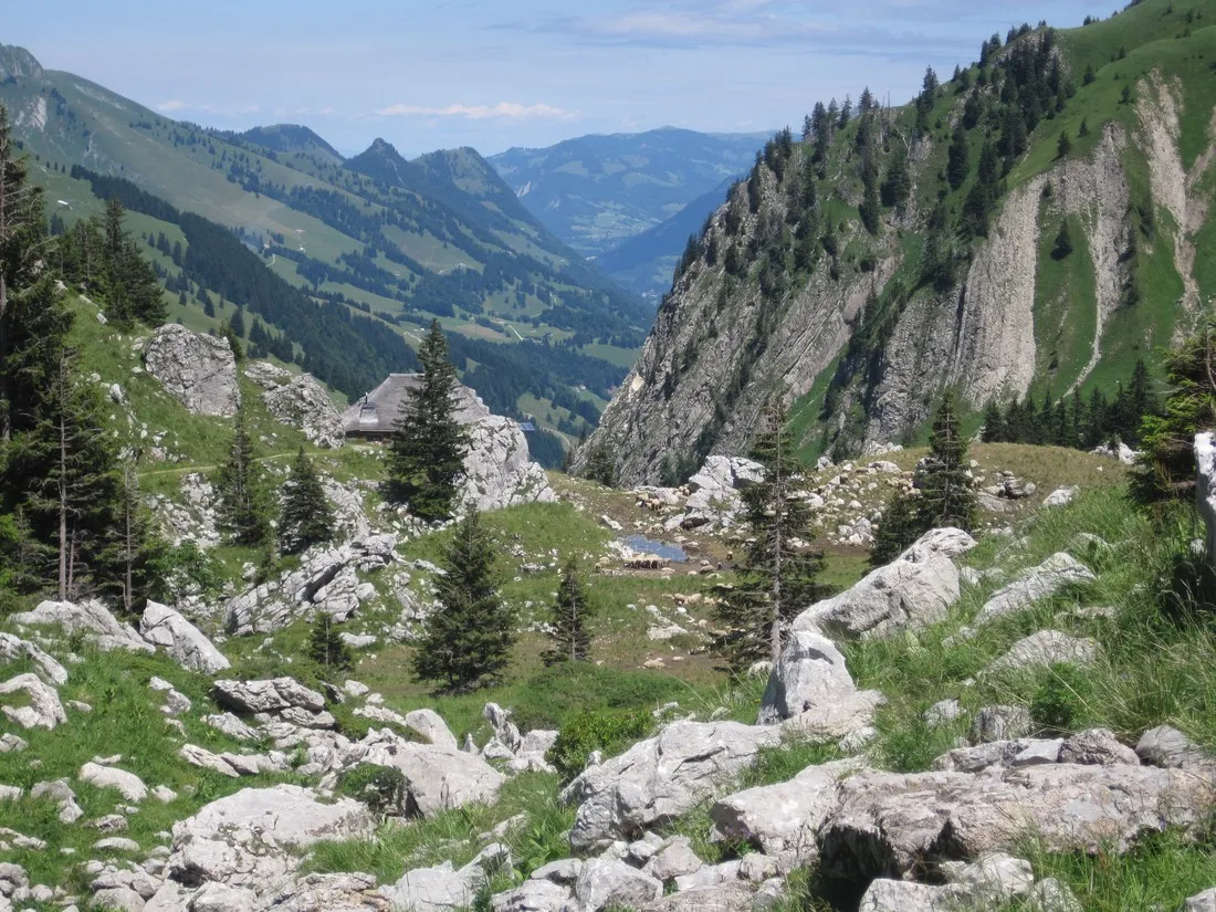 vieille-eglise-lugrin-haute-savoie-dy1wa