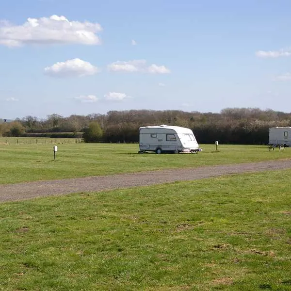 godwin39s-caravan-and-camping-site-bicester-yri2n
