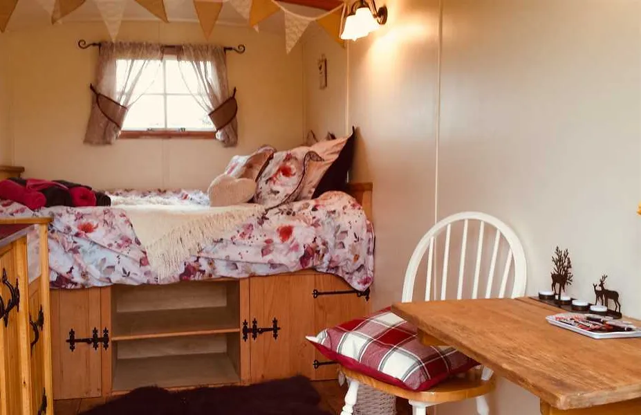 peak-glamping-hideaway-buxton-2g3le