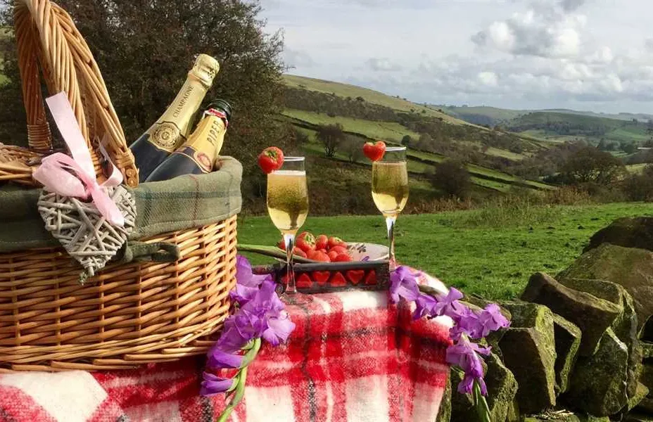 peak-glamping-hideaway-buxton-agbcc