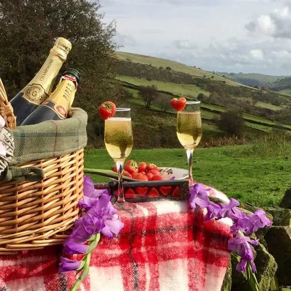 peak-glamping-hideaway-buxton-agbcc