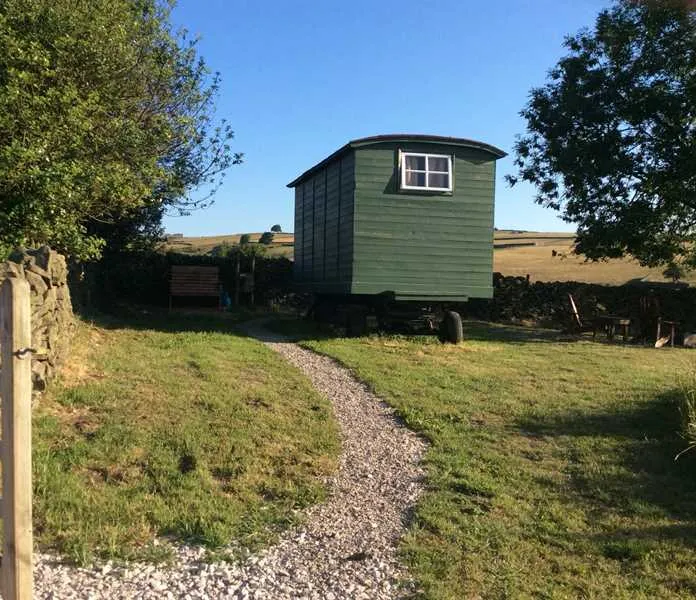 peak-glamping-hideaway-buxton-vg10u