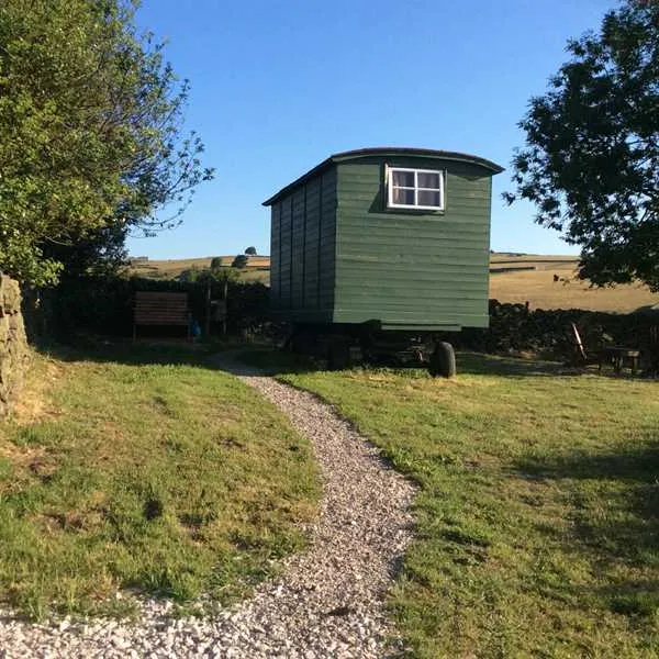 peak-glamping-hideaway-buxton-vg10u