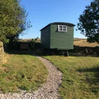 peak-glamping-hideaway-buxton-vg10u