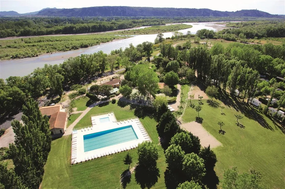 les-rives-du-luberon-cheval-blanc-9hlvn