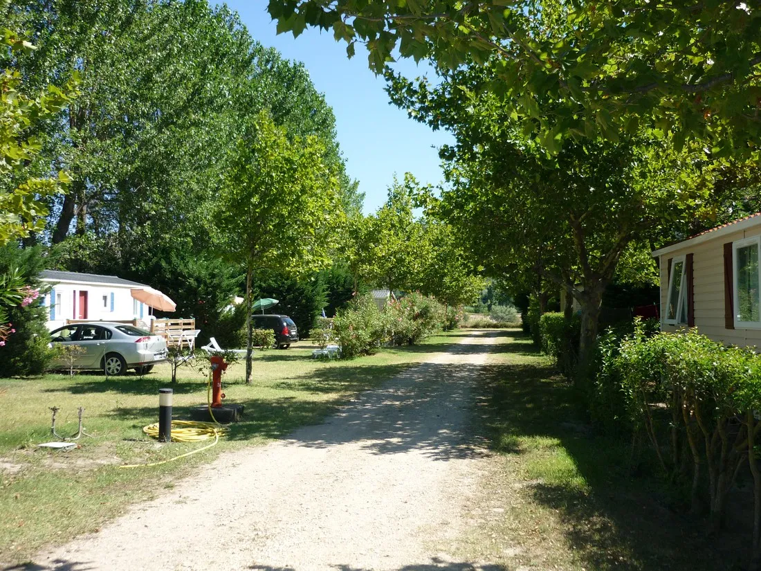 les-rives-du-luberon-cheval-blanc-m37w7