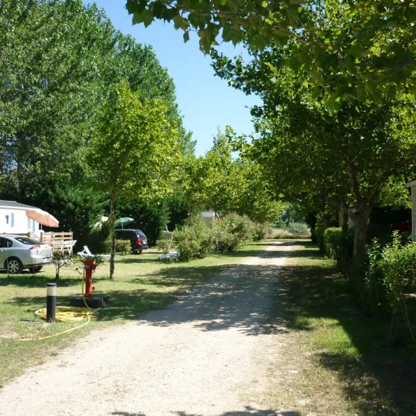 les-rives-du-luberon-cheval-blanc-m37w7