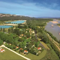 les-rives-du-luberon-cheval-blanc-mnyqi