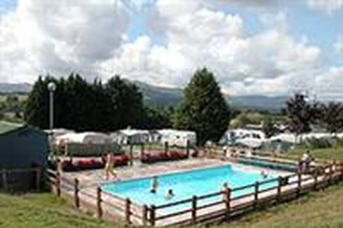 bishops-meadow-carav-park-brecon-lgsqr